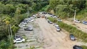 刑事局掌握三環幫以「累績信用」為名，誘騙民眾購車因而背上鉅款，共計扣押234輛汽車。(圖／翻攝畫面)