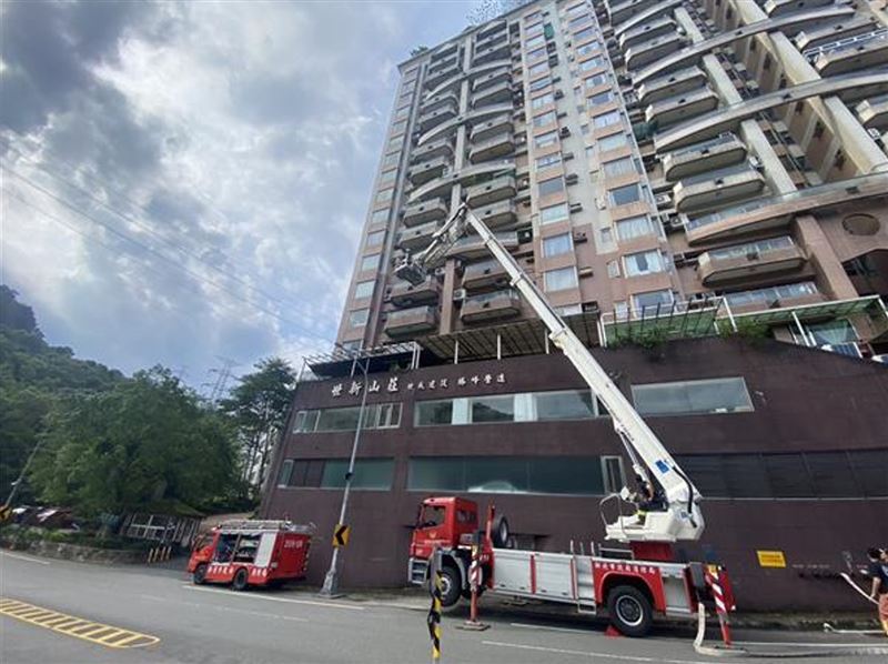 新北消防局針對高樓層加強搶救演練作業。（翻攝畫面）