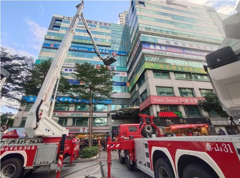 新北消防局針對高樓層加強搶救演練作業。（翻攝畫面）