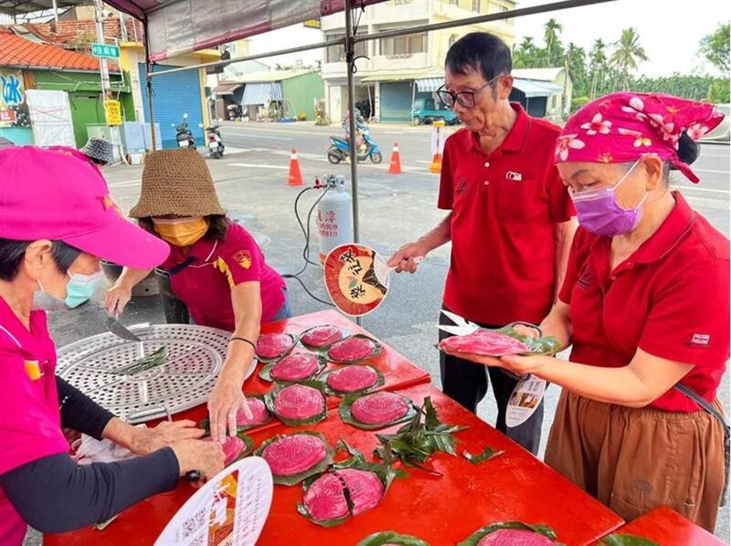 「米餡」紅龜粿。（圖／村長黃永全提供）
