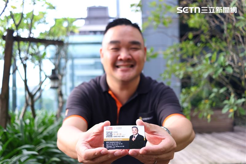 林道遠曾因為疫情零收入，轉行當外送員，如今成功轉戰房仲業變千萬經紀人。（圖／記者鄭孟晃攝影）