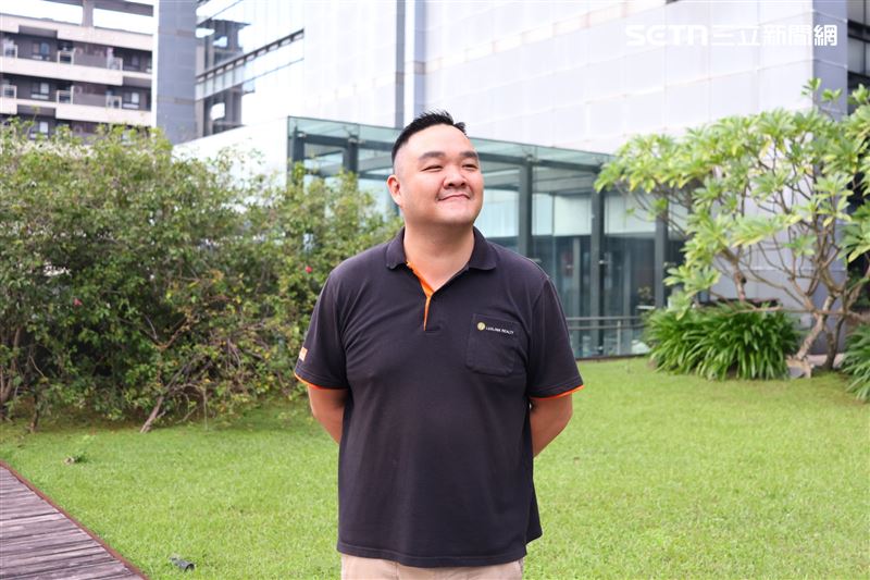 林道遠曾因為疫情零收入，轉行當外送員，如今成功轉戰房仲業變千萬經紀人。（圖／記者鄭孟晃攝影）