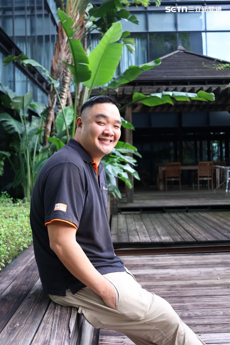 林道遠曾因為疫情零收入，轉行當外送員，如今成功轉戰房仲業變千萬經紀人。（圖／記者鄭孟晃攝影）