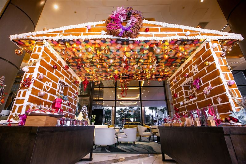 Baguette禮品烘焙坊限定「巨型薑餅屋」以800片薑餅手工搭建。（圖／飯店旅宿業者提供）