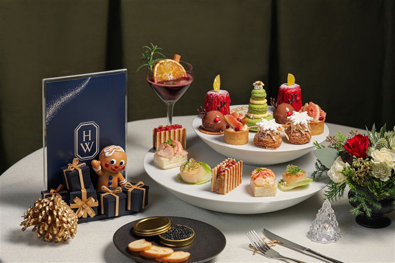 Harry Winston’s Winter Wonderland冬日夢幻饗宴雙層午茶組。（圖／飯店旅宿業者提供）