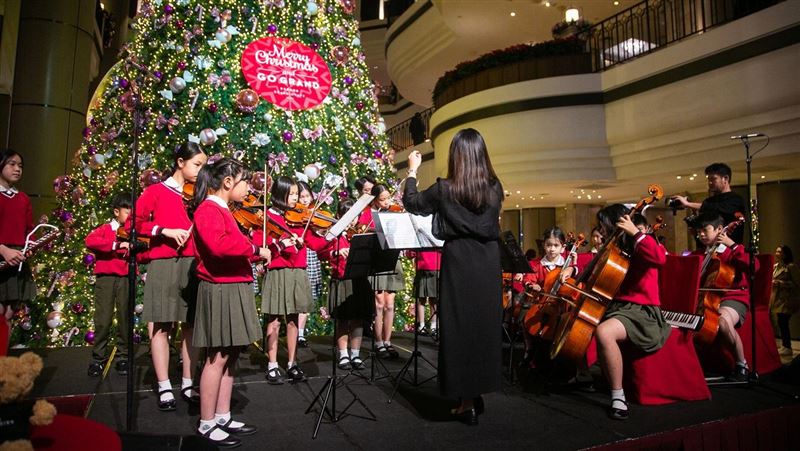 信義絕美10米高聖誕樹！台北君悅明晚點燈
