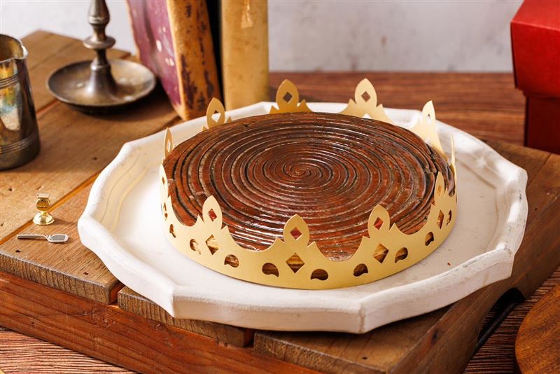 「法國總統府御用甜點師國王派 (覆盆子巧克力) 」11/28正式上市。（圖／品牌業者提供）