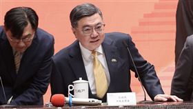 卓榮泰出席行政院會後記者會（2）行政院院會後記者會27日上午在新聞中心舉行，行政院長卓榮泰（右）出席，就院會決議回應媒體提問。中央社記者吳家昇攝　114年11月27日