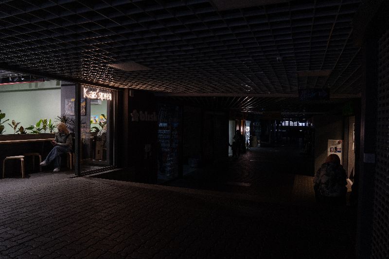 克蘭能源設施遭重創，多區日常需要限電，街頭氣氛沉重