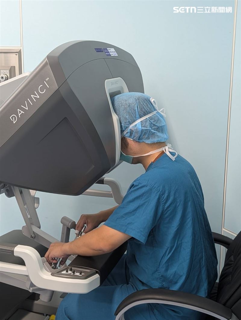 彰基醫學中心使用單孔達文西機械手臂SP系統進行手術，順利切除腫瘤。（圖／彰基提供）