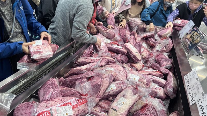 直擊／好市多黑五牛肉山、大同電鍋瘋搶！