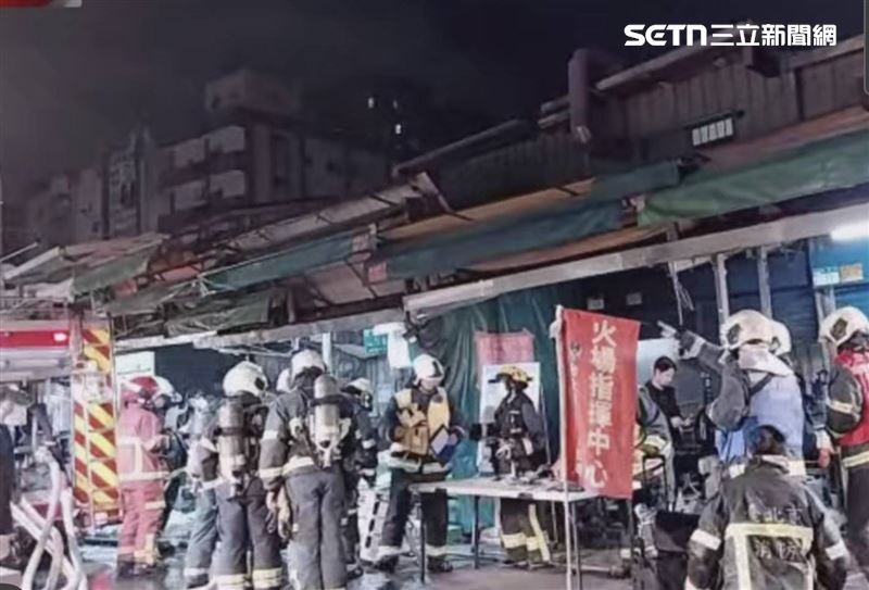北市雙和市場大火造成邱姓老翁全身60%二度灼傷送醫。（圖／翻攝畫面）