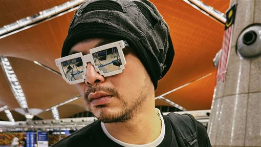 黃明志保釋延長明年1月！謎樣光頭自拍曝