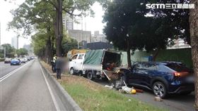 台中,車禍,垃圾車,清潔隊員,骨折,西屯（圖／翻攝畫面）