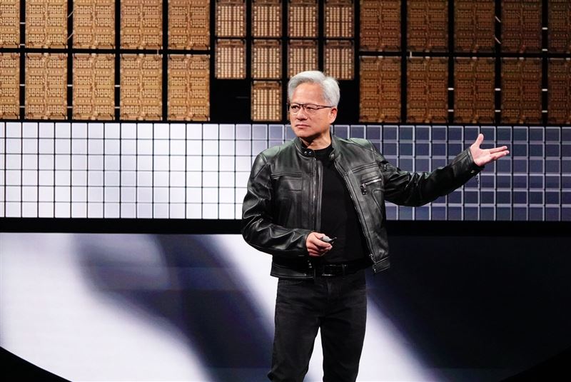 黃仁勳鼓勵員工使用AI，「只要能讓AI做的，就交給AI做。」（圖／翻攝自NVIDIA官網）