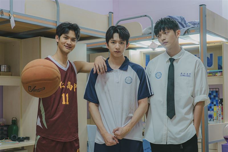 節目談宿舍虐貓案，夏浦洋(左起)、沈駿、林輝瑝誰是兇手？(圖／小公視提供）