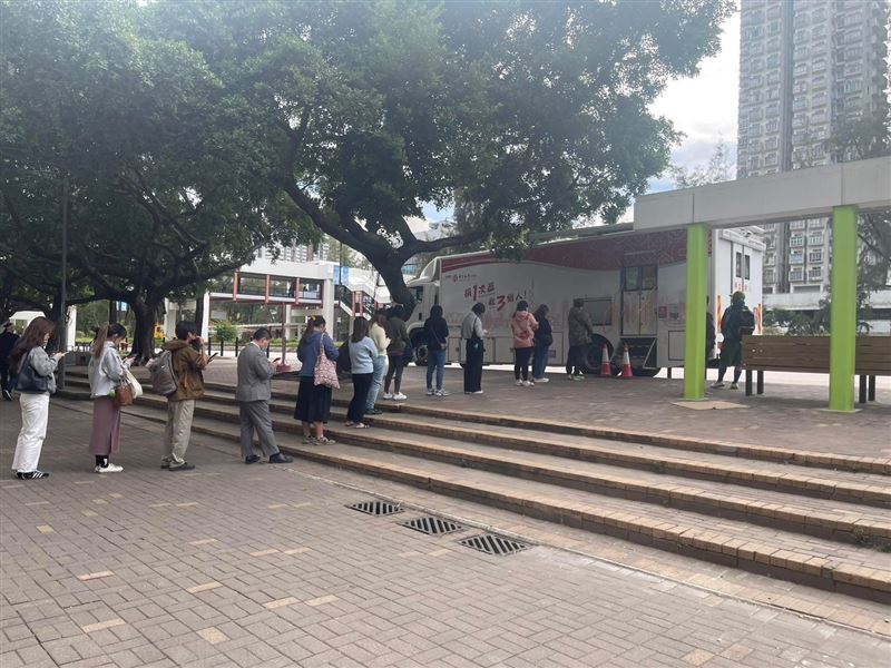 預期治療重傷患者的需求將激增，香港民眾挽起袖子，以「熱血」為災民加油。（圖／翻攝自 臉書粉專@大埔TAI PO）