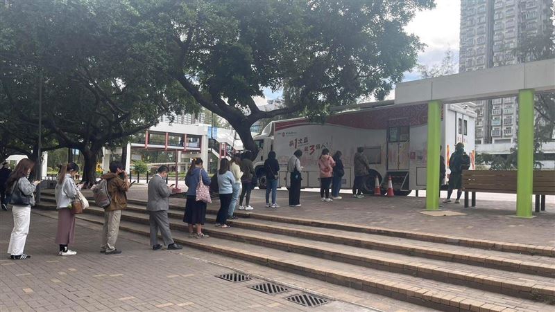 香港惡火奪94命 民眾「熱血」助災民