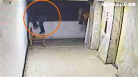 北市黃姓慣竊攀爬外牆潛入住家行竊得手上百萬元贓物。（圖／翻攝畫面）