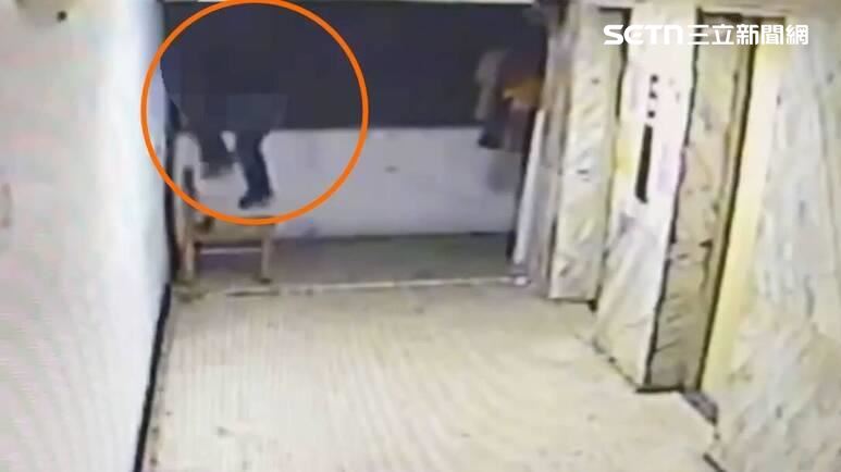 北市黃姓慣竊攀爬外牆潛入住家行竊得手上百萬元贓物。（圖／翻攝畫面）