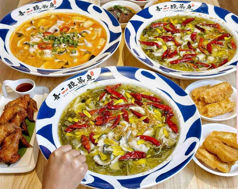 吾二酸菜魚主打經典老壇酸菜魚與創意泰式冬蔭魚。（圖／取自吾二 酸菜魚臉書）