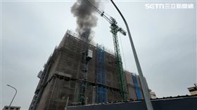 消防局,台南,工人,電梯,黑煙,建案,火舌（圖／翻攝畫面）