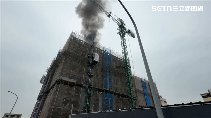新/台南新建案工地7F竄火燒8F 有人受困