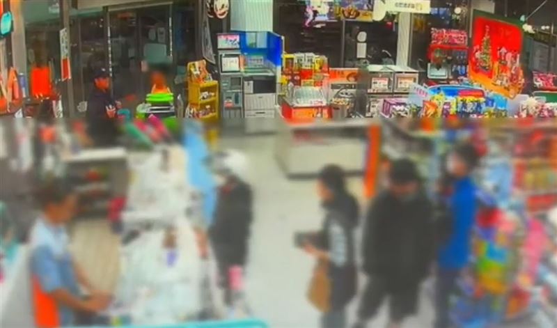 員警帶男子重回超商調閱監視器，追尋失蹤錢包的下落，男子同行女友拍下員警的背影在臉書發文感激。(圖／翻攝畫面)