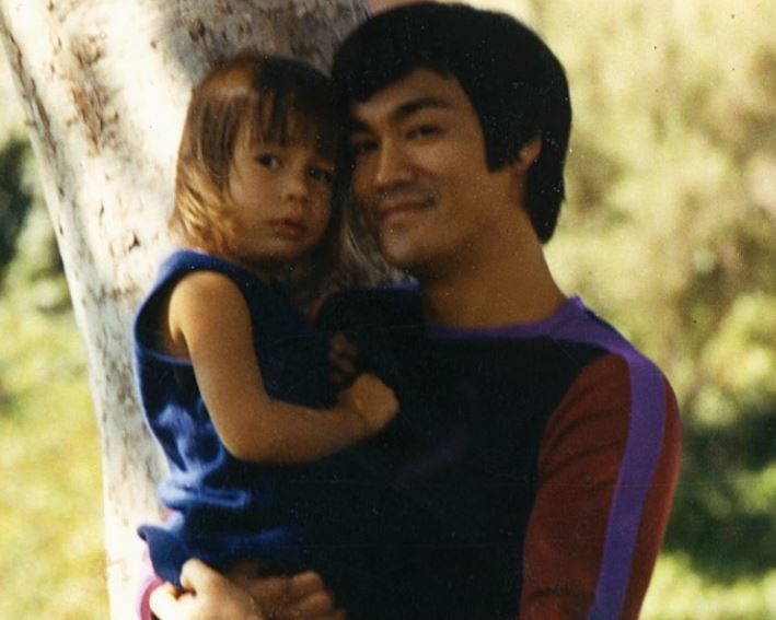 李小龍「沒有死」！他的女兒李香凝曝光真實原因「似水無形哲學精神啟發世人」催淚震撼全網。（圖／翻攝自IG @therealshannonlee）