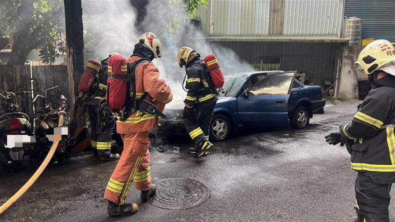 新/火燒車延燒6機車 濃煙狂竄嚇壞人