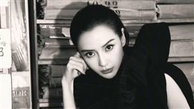 Angelababy疑因現身「瘋馬秀」而遭中國施行軟封殺。（圖／翻攝自微博）
