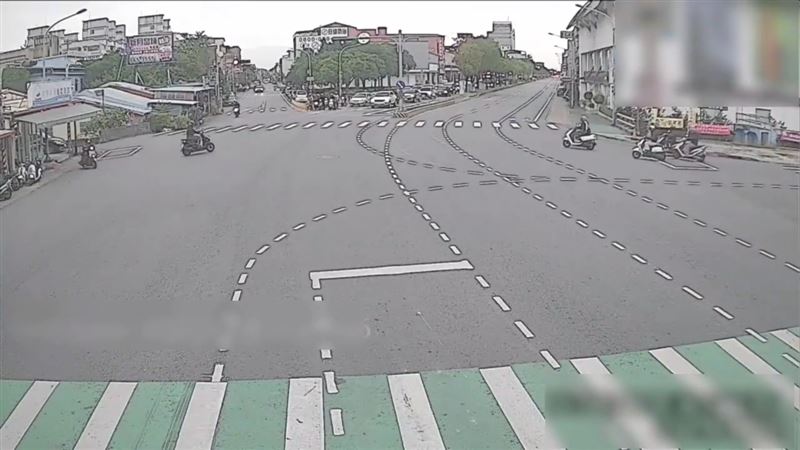 王姓男子闖紅燈撞上駱女。（圖／翻攝畫面）