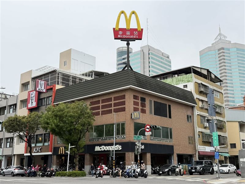 高雄文化中心麥當勞將在11月30日結束營業。（圖／取自高雄粉Kaohsiungfans臉書）
