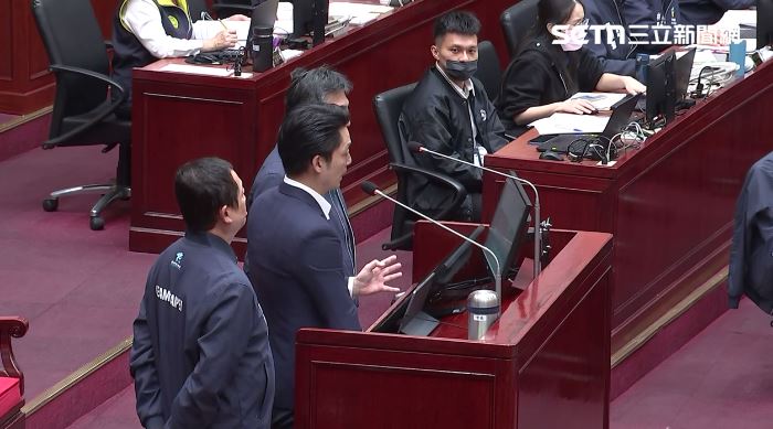 蔣萬安回應林杏兒提問。（圖／翻攝畫面）