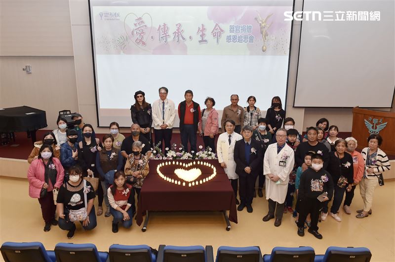 120盞燭光點亮「奇美醫院器官捐贈感恩追思會」，受贈者：帶著兩份愛，活出雙倍精彩。（圖／奇美醫院提供）