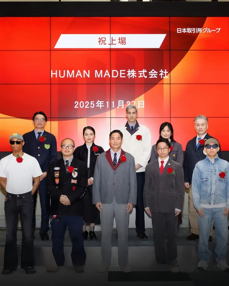 由NIGO與「菲董」Pharrell Williams以及公司成員們在東京證交所合影（圖／翻攝自IG @ouispeakfashion_jp）