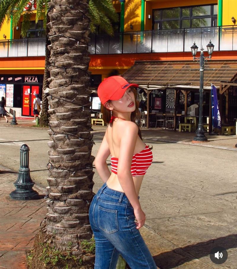 庭庭前凸後翹身材超好。（圖／翻攝自IG）