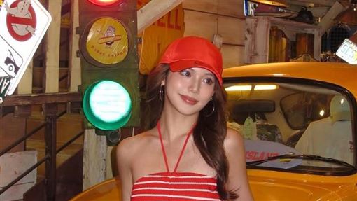 王彩樺22歲愛女不藏了　中空裝辣露水蛇腰