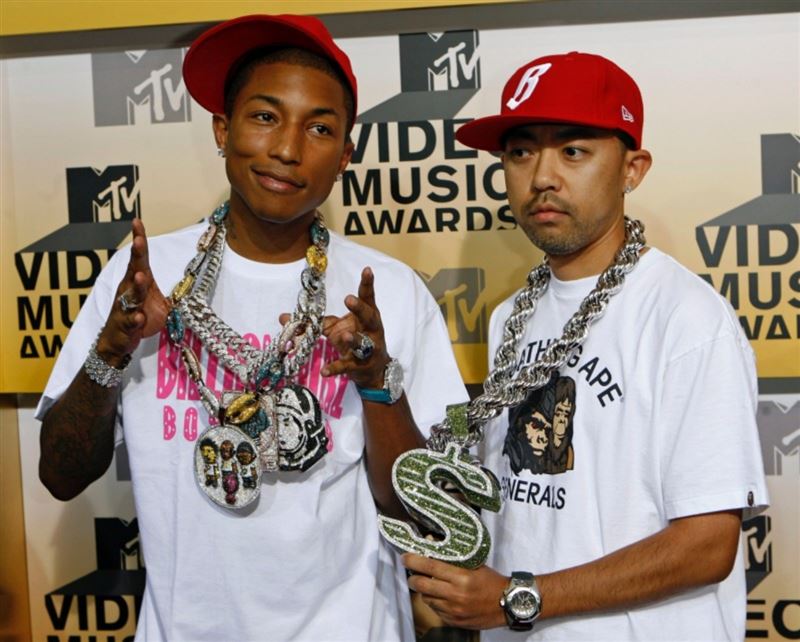 NIGO為知名潮牌Bape創辦人，從日本裏原宿起家與菲董有22年交情。（圖／翻攝自日網）