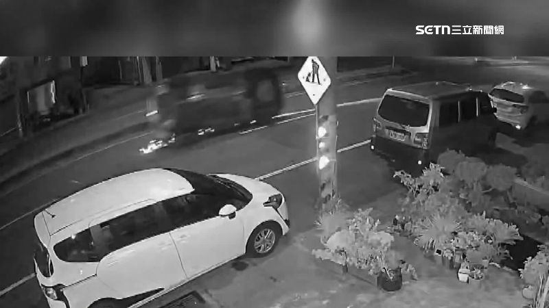 家長接下課「喬車位」　後車反應不及撞翻