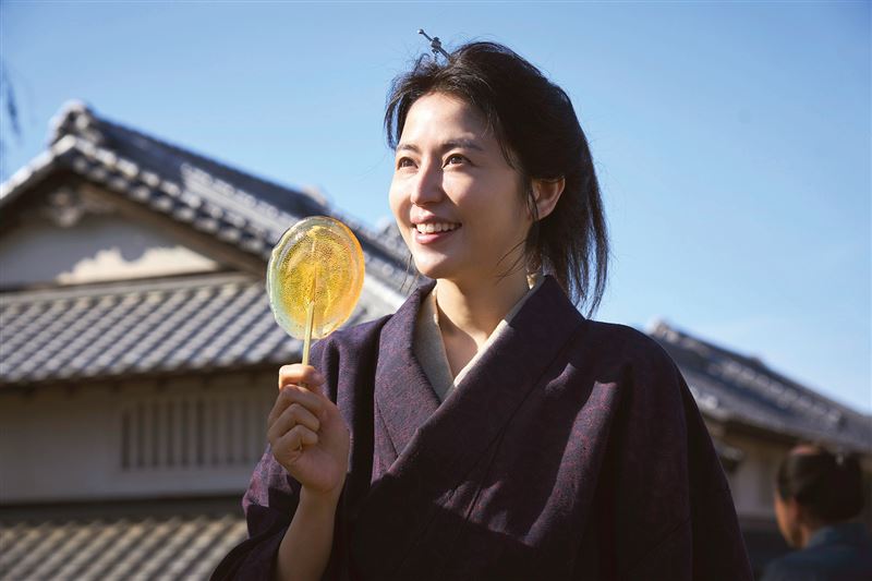 長澤雅美在父親離世後，仍持續努力繪畫創作，即使北齋不在她身邊，她也不會迷失自我。（圖／天馬行空提供）