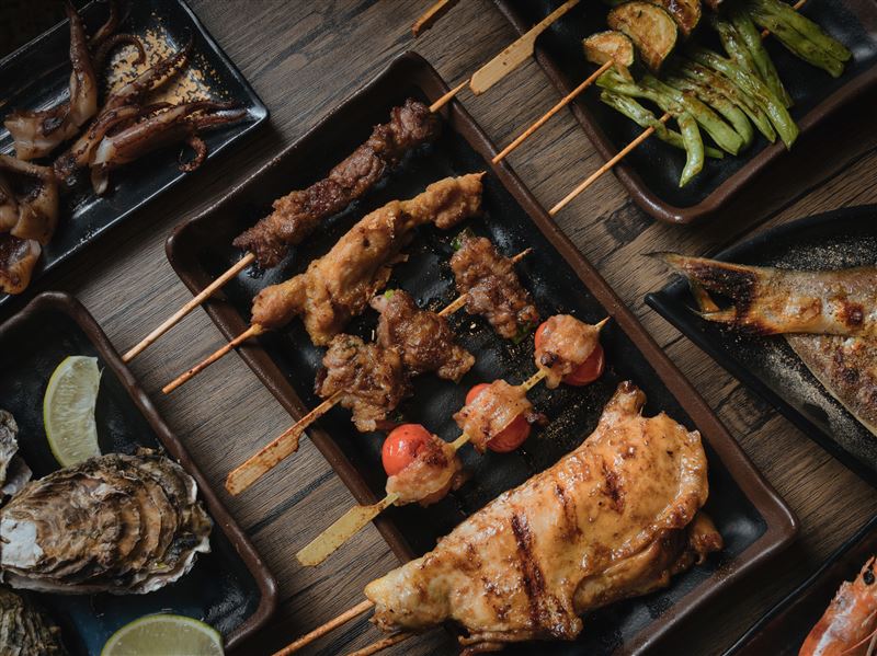 柒息地以多樣化串燒、鍋物與小食著稱。（圖／品牌業者提供）