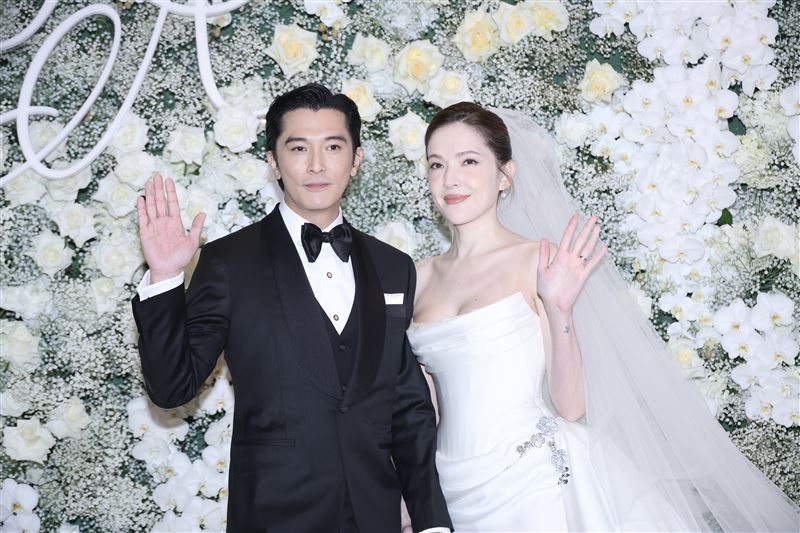 邱澤婚紗相當性感。（圖／記者鄭孟晃、趙于瑩攝影）