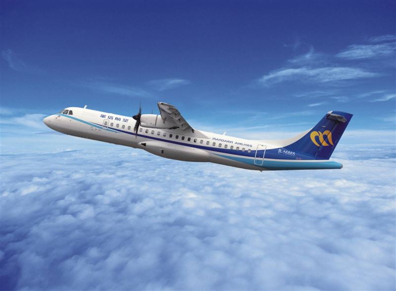 華信航空ATR新機B-16865今抵達松山機場。（圖／華信航空提供）