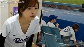 本鄉愛被已婚實況主加藤純一騙砲，一起去美國看大谷翔平比賽，近期發行「引退」為名的精選集。（圖／翻攝自Ｘ）