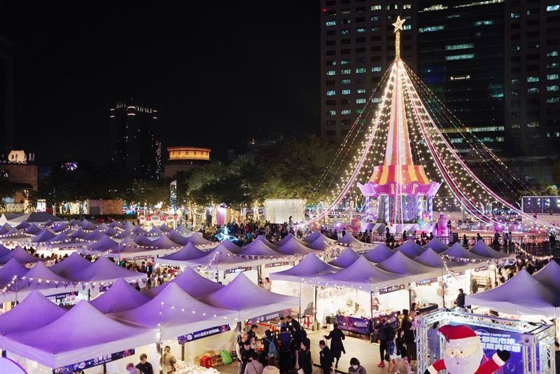 今年市集除「節慶美食」、「特色伴手禮」和「生活文創」3大主題外，融合了電競元素