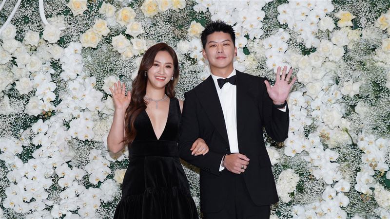 Sandy產後爆乳現身!讚許瑋甯世紀最美新娘