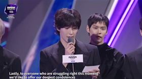 Anton上台時特地以全廣東話向香港致意，被大讚超有誠意。（圖／翻攝自Mnet Plus）