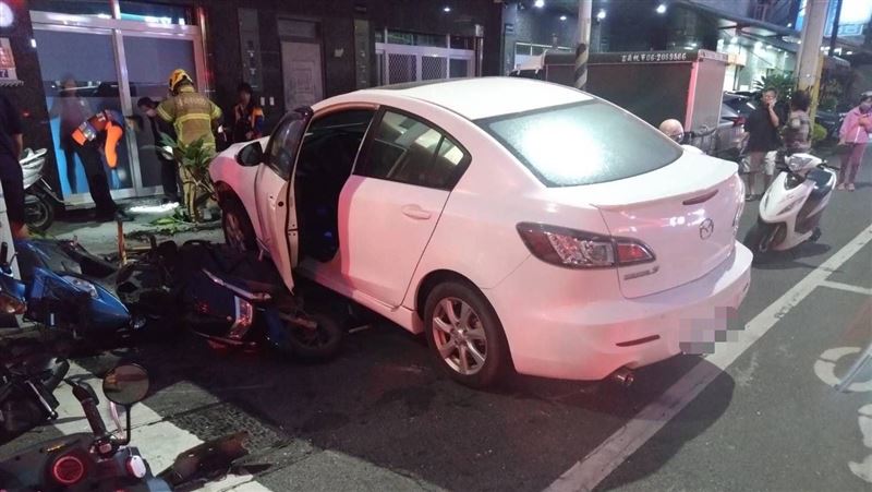 台南連環車禍6人傷　驚悚撞擊瞬間曝光