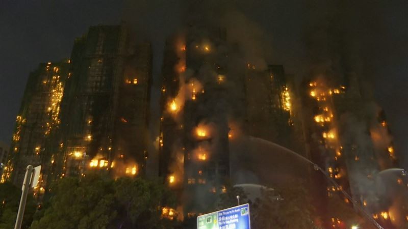 黃秋生轟「甩鍋竹棚」!網爆想撈金屬棚財